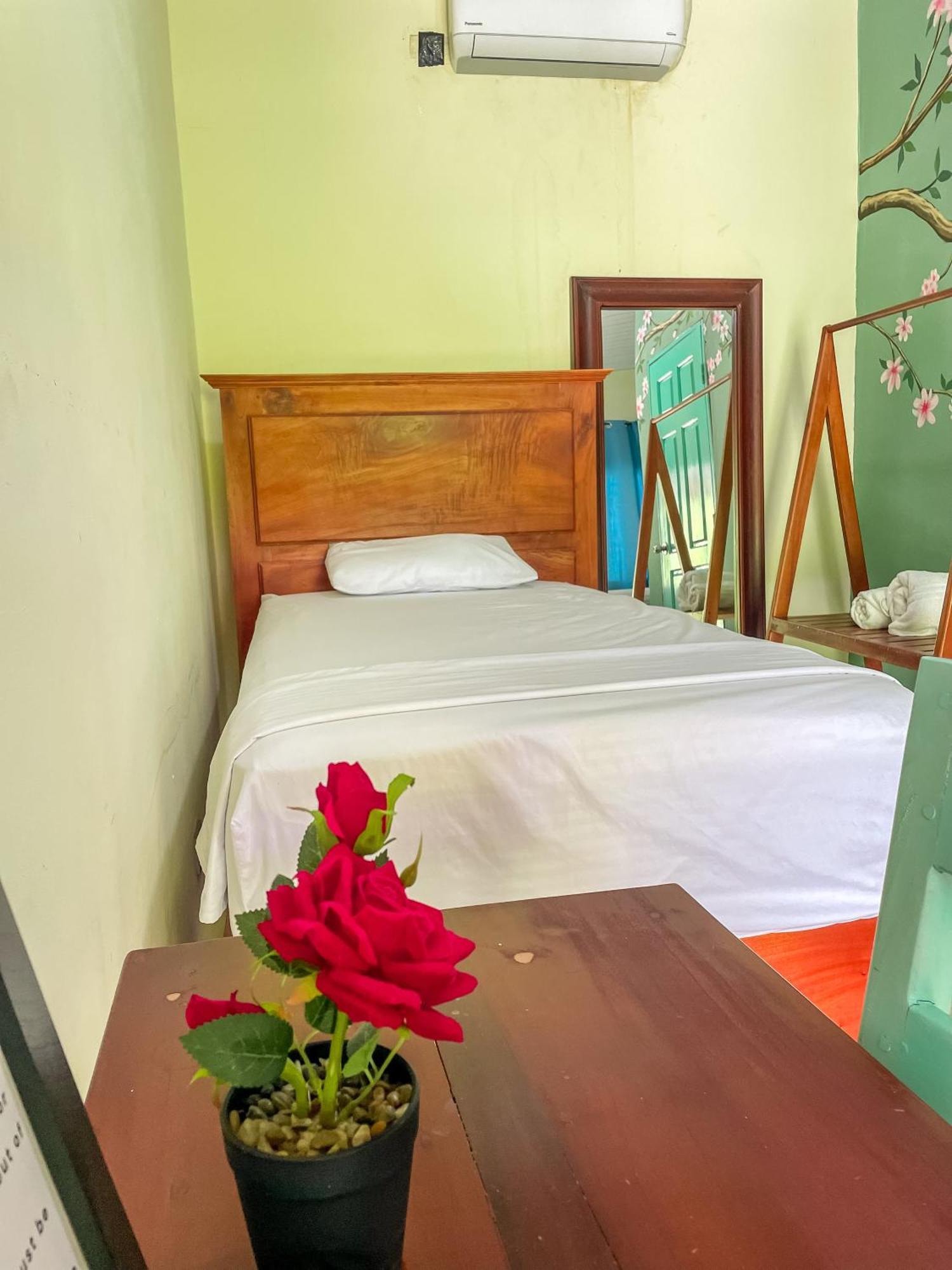 Hostal Eden Moyogalpa Exterior photo