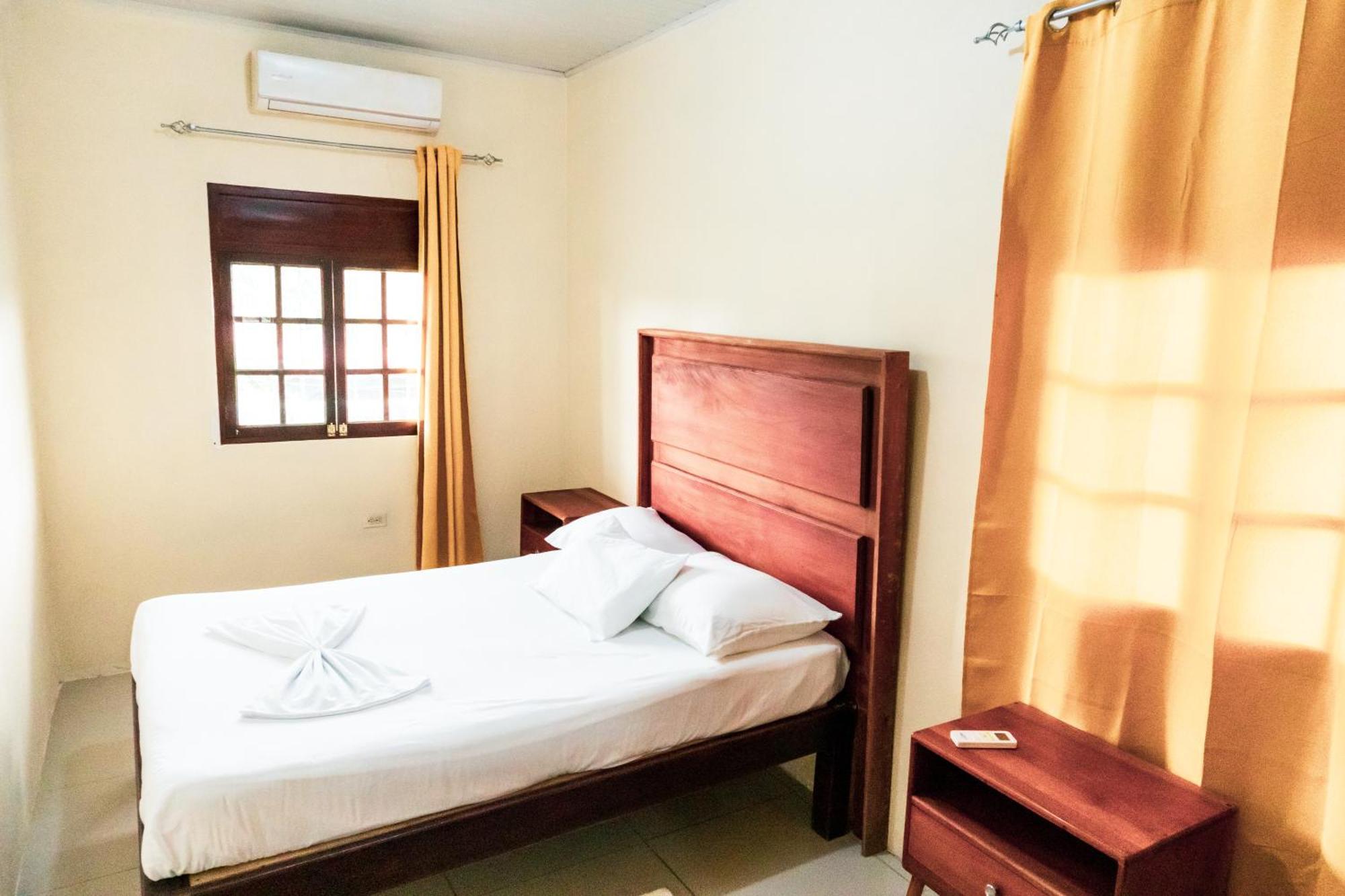 Hostal Eden Moyogalpa Exterior photo